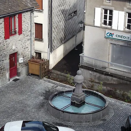 Hotel Restaurant La Reine Margot La Tour-dʼAuvergne